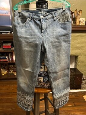 Love Indigo Light Blue Embroidered Capri Jeans